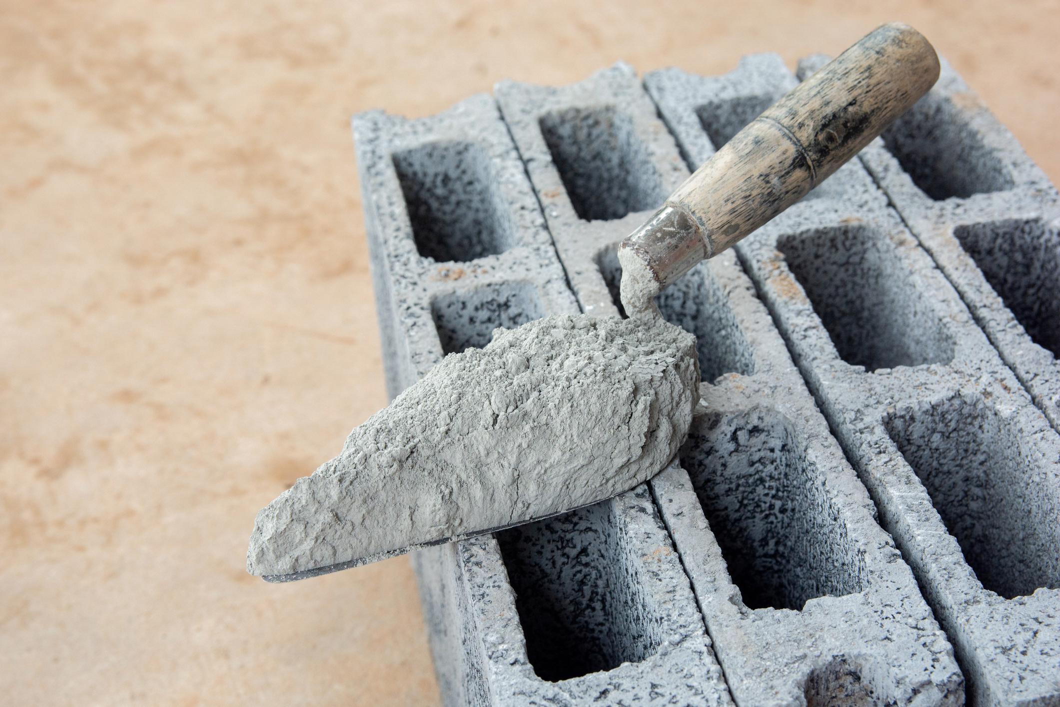 istock-1376528807_cementtrowel.jpg
